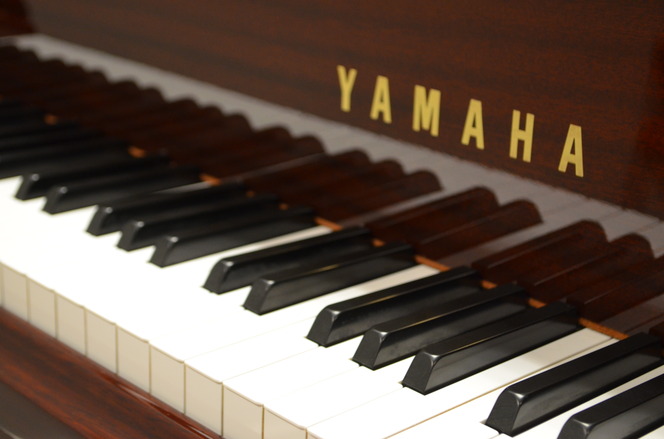 1992 Polished mahogany Yamaha baby grand